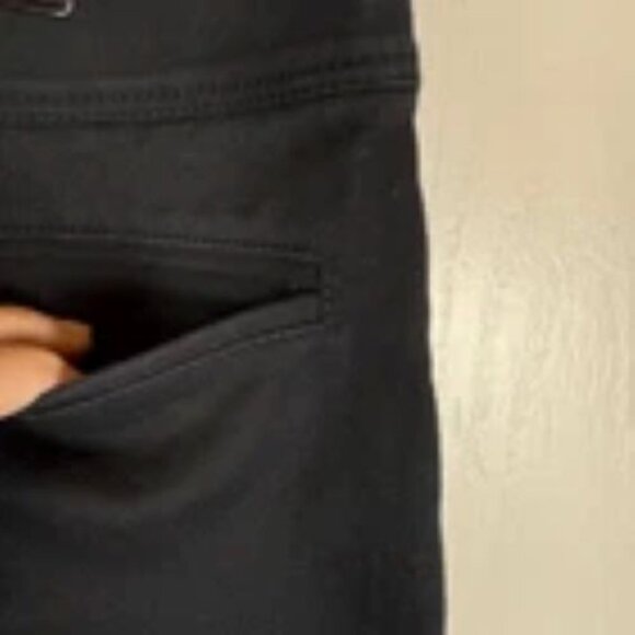 ST. JOHN COLLECTION (Designer) Black Capri Pants Stretch Comfort Casual Size 8 - Picture 5 of 7